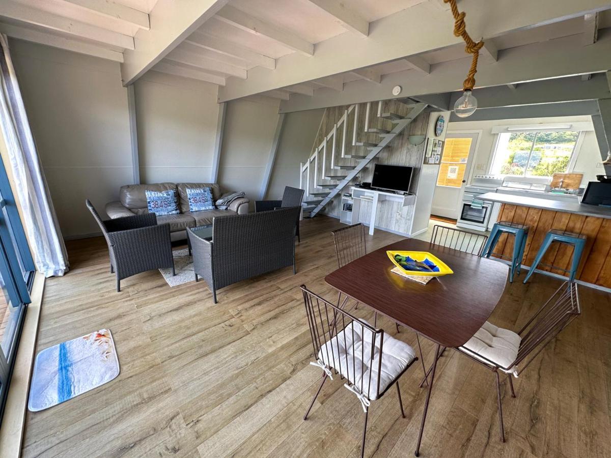 Coromandel Pohutukawa Coastal Chalets מראה חיצוני תמונה