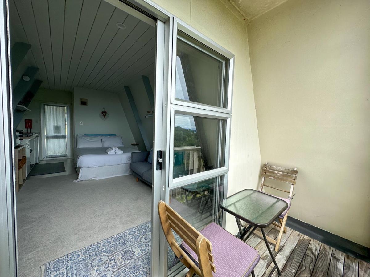 Coromandel Pohutukawa Coastal Chalets מראה חיצוני תמונה