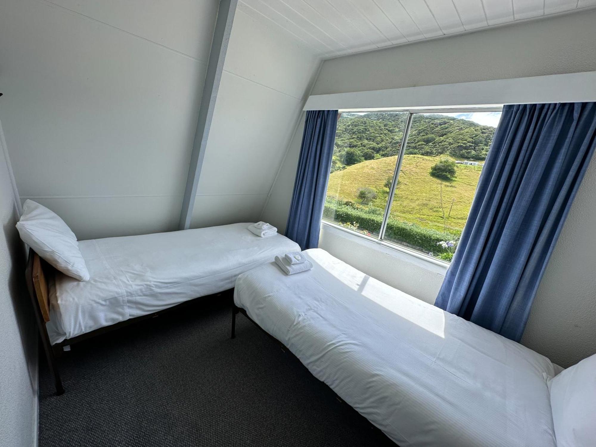 Coromandel Pohutukawa Coastal Chalets חדר תמונה