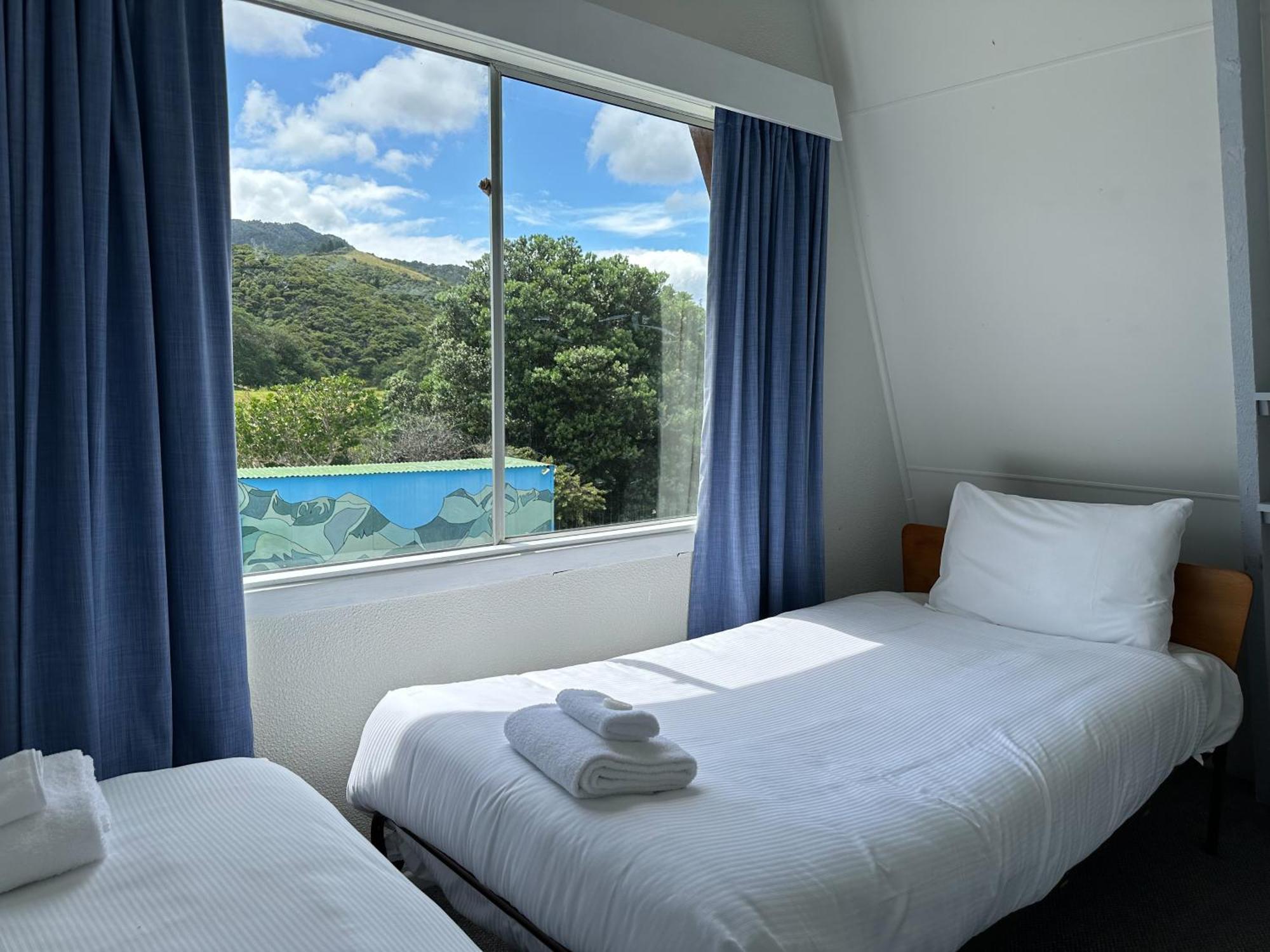 Coromandel Pohutukawa Coastal Chalets חדר תמונה